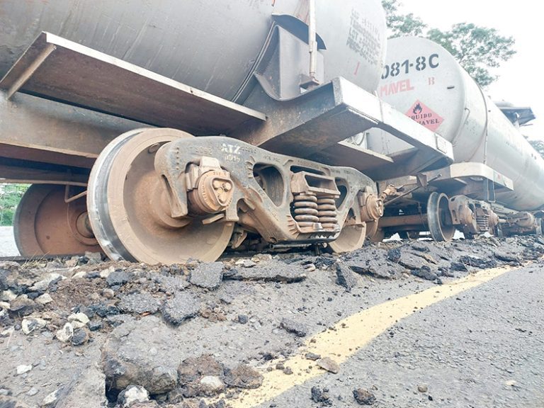 trem-descarrilado-pontemetalica2