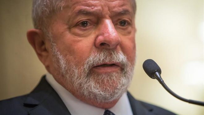 Com pneumonia leve, Lula adia para domingo agenda de compromissos na China