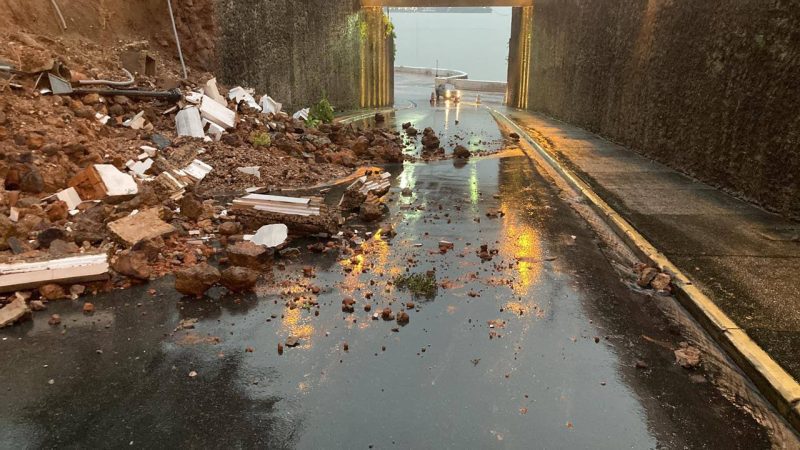 Rampa de acesso à Praça Pedro II continua interditada após desabamento de muro