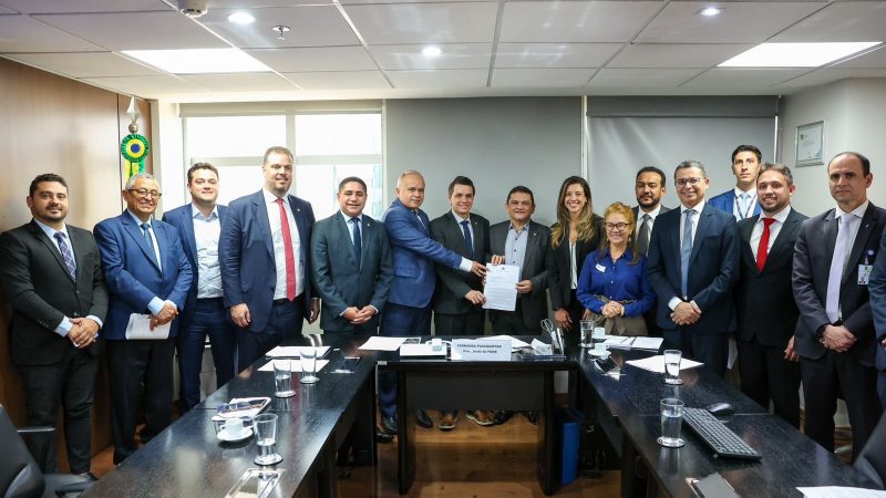 Deputado Zé Inácio participa de reunião com a presidência do FNDE para discutir retomada de obras