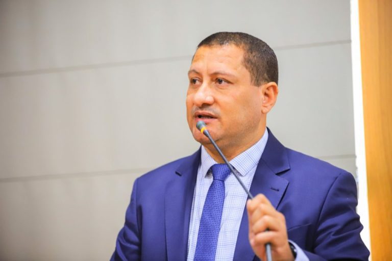 No-discurso-o-parlamentar-chamou-atencao-para-a-necessidade-de-uma-assistencia-maior-as-familias-vitimas-das-chuvas-1024x682