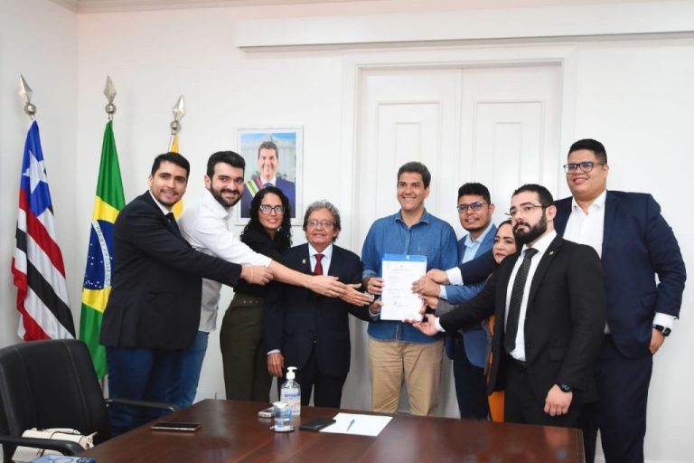 Vereadores-entregam-proposta-de-revisao-do-Plano-Diretor-ao-prefeito-Eduardo-Braide-Foto1-1024x682