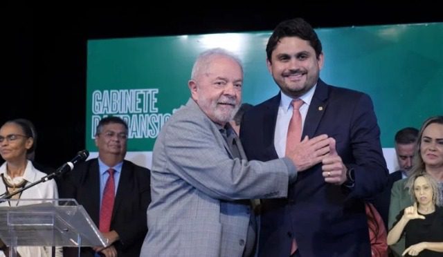 Lula tem reunião hoje para decidir sobre futuro de Juscelino Filho em Ministério