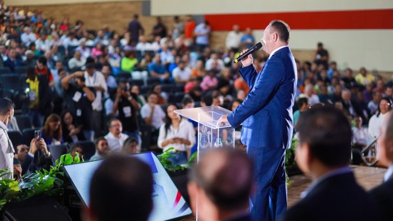 Carlos Brandão firma acordos com prefeituras durante 1º Congresso do Municipalismo Maranhense