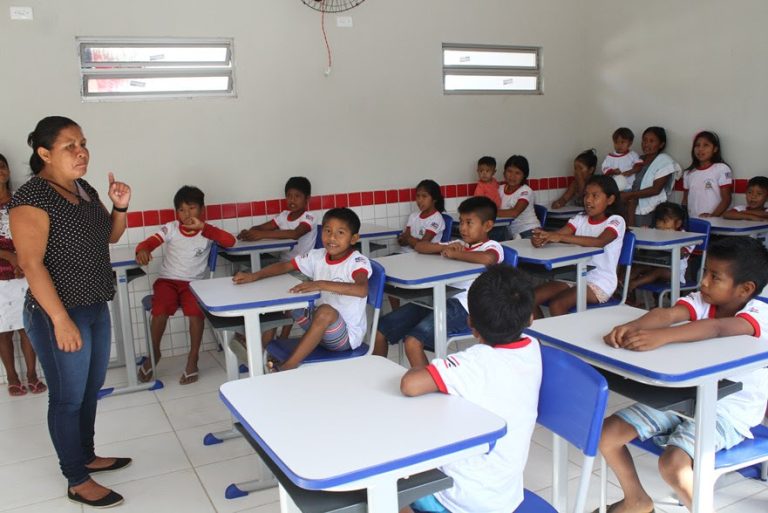 15667_escola_em_aldeia_indigena_7013749275048978675
