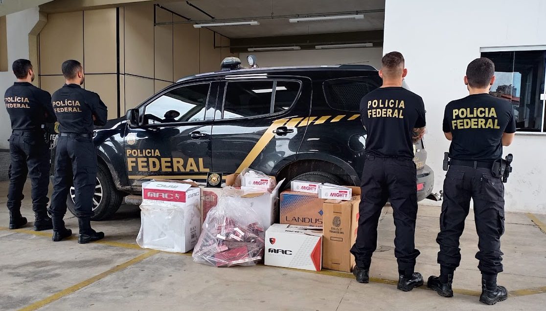 Operação da PF apreende cigarros e desarticula grupo suspeito de contrabando na capital