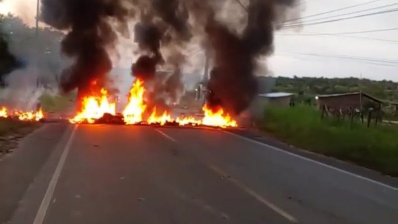 Manifestantes bloqueiam entrada do Residencial Cidade Verde contra reintegração de posse