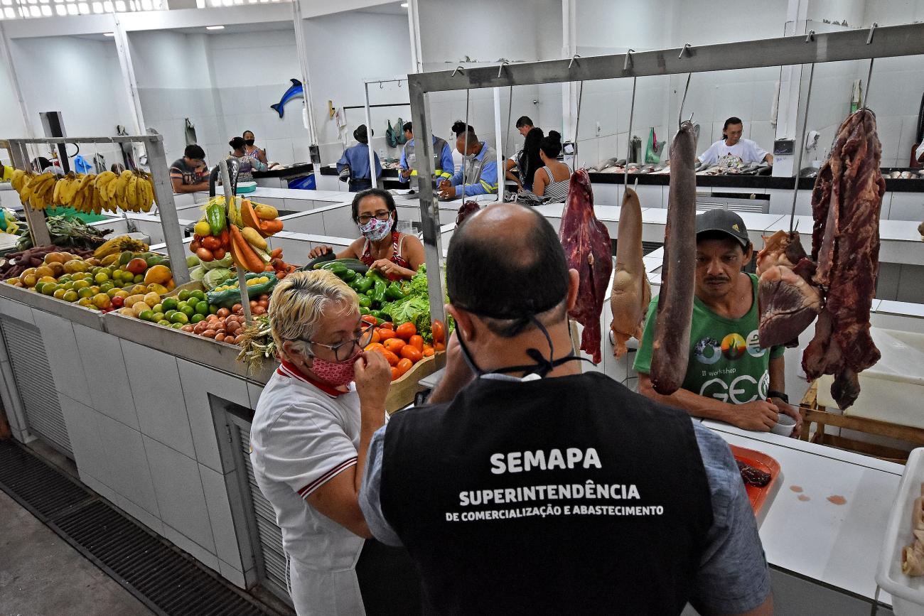 Mercados de São Luís começam a receber “contribuição social” para uso de banheiros