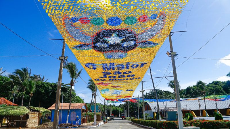 Começa montagem da decoração junina do Maior São João do Brasil