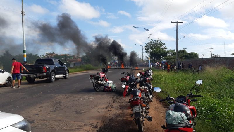 Manifestantes interditam BR-316, em Presidente Médice