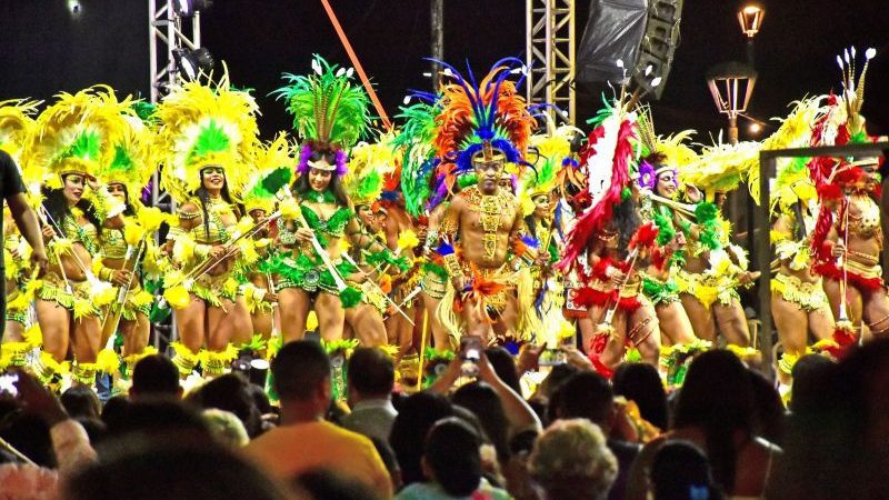 Público lota segunda noite do Arraial da Cidade, na Praça Maria Aragão