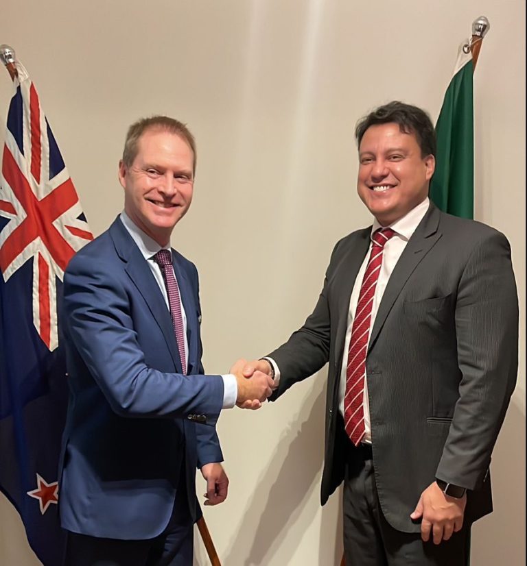 42232_vice_governador_felipe_camarao_embarca_em_missao_oficial_do_governo_do_maranhao_para_a_oceania_1_496224600284740790_(1)