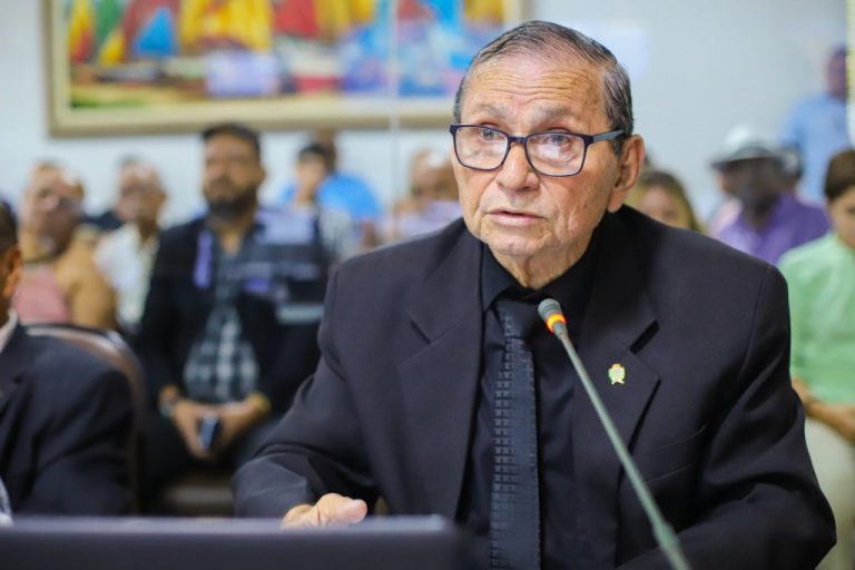 Com-o-projeto-Chico-Carvalho-pretende-reforcar-a-seguranca-nas-escolas-1024x682