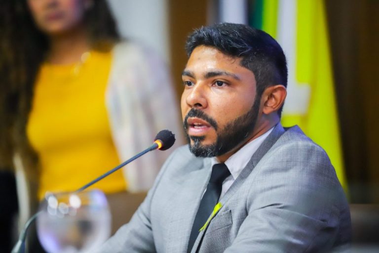 No-dia-3-de-maio-o-secretario-Diego-Rodrigues-esteve-na-Camara-para-prestar-esclarecimentos-sobre-contratos-firmados-pela-SMTT-1024x682