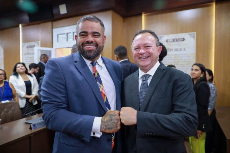 O-governador-Carlos-Brandao-foi-homenageado-na-Camara-em-virtude-das-acoes-desenvolvidas-nos-ultimos-100-dias-8-1024x682