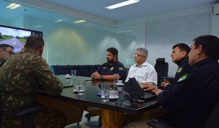 PRF, DNIT e Exército se reúnem e definem tempo máximo de espera nas BRs no Maranhão