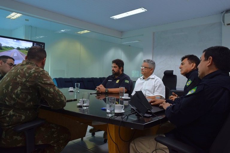 PRF, DNIT e Exército se reúnem e definem tempo máximo de espera nas BRs no Maranhão