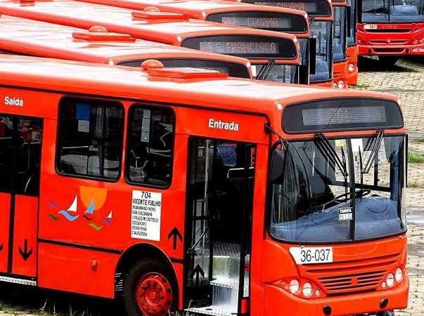 Rodoviários fazem blitz em garagem da PRIMOR e impedem saída de ônibus sem cobradores