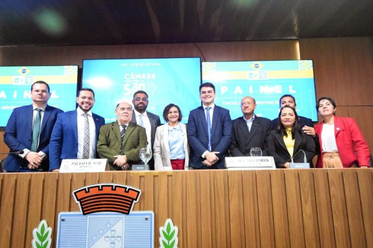 Painel-realizado-na-Camara-debateu-os-principais-pontos-da-minirreforma-eleitoral-2-1024x682