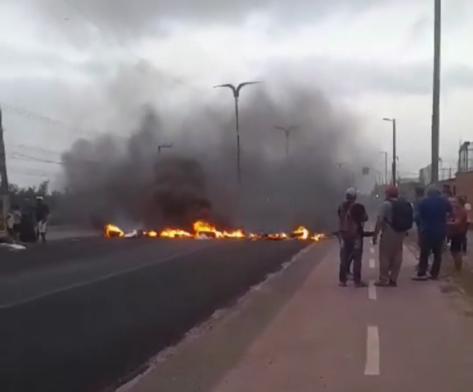 Moradores realizam protesto na MA-203 reivindicando asfalto