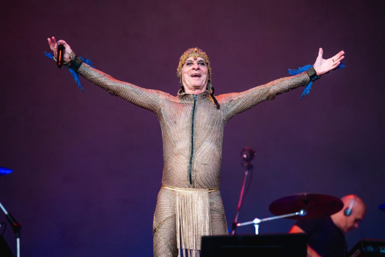 O grito de resistência do cantor Ney Matogrosso no dia 18 de novembro em São Luís