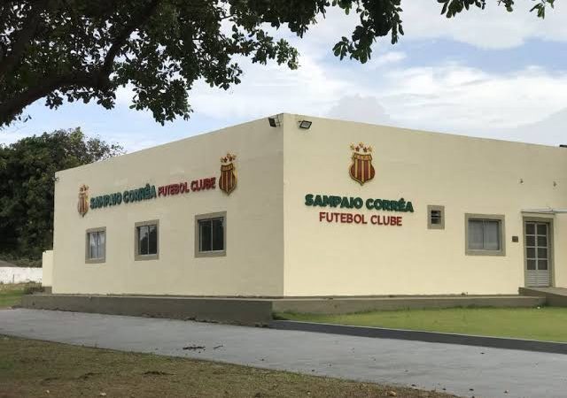 Torcida do Sampaio critica presidência do time por venda de mando de campo em partida contra o Fluminense