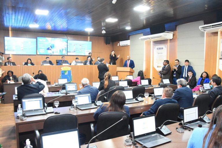 Mais-tres-suplentes-devem-tomar-posse-em-substituicao-a-vereadores-1024x683