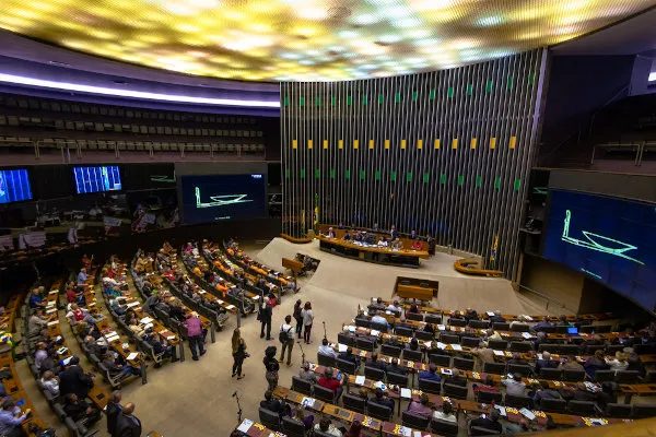 Deputados Federais aprovam projeto que cria cadastro de pedófilos