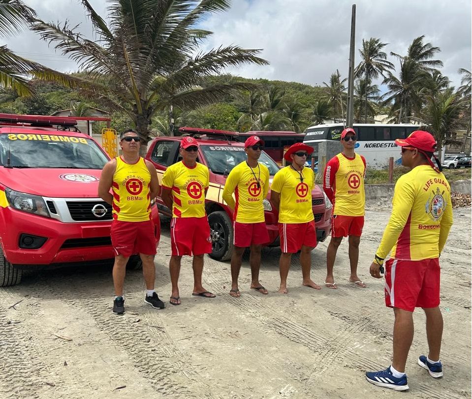 Bombeiros reforçam operação Praia Segura nas férias e alertam para cuidados no mar