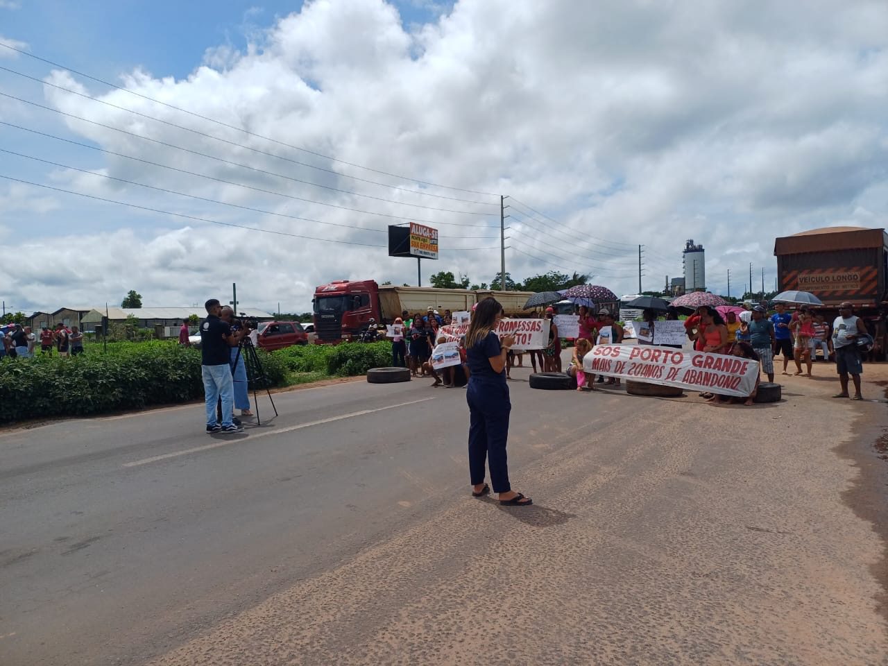 Moradores da zona rural voltam a protestar por melhores condições de estrada