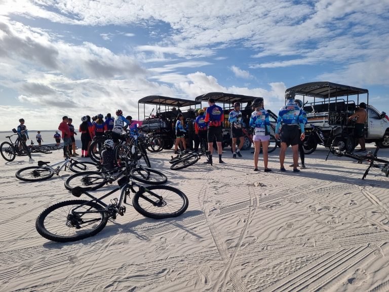 3-Estrutura-de-apoio-garantiu-hidratac-#807a-#771o-seguranc-#807a-e-orientac-#807a-#771o-ambiental-aos-ciclistas-ao-longo-do-trajeto