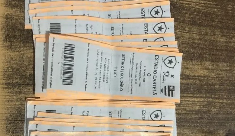 Polícia flagra venda de ingressos falsificados para jogo do Flamengo e Botafogo em São Luís