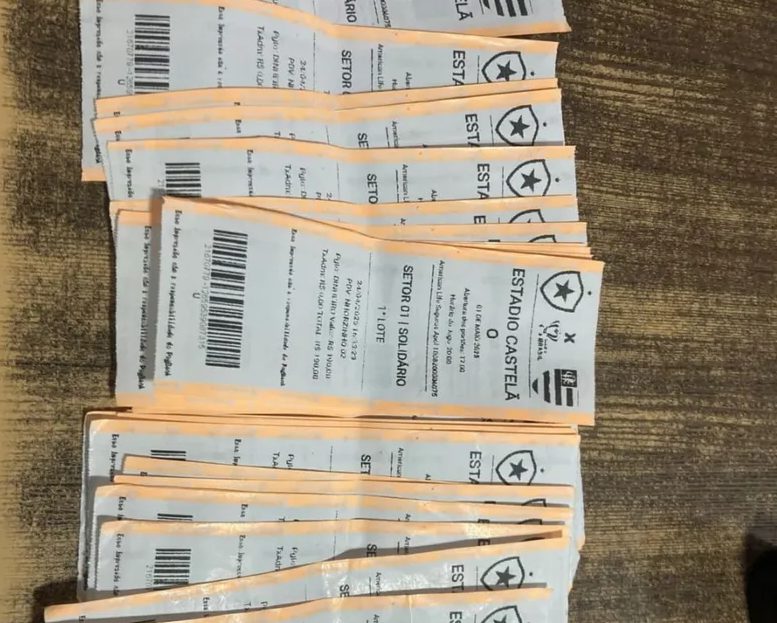 Polícia flagra venda de ingressos falsificados para jogo do Flamengo e Botafogo em São Luís