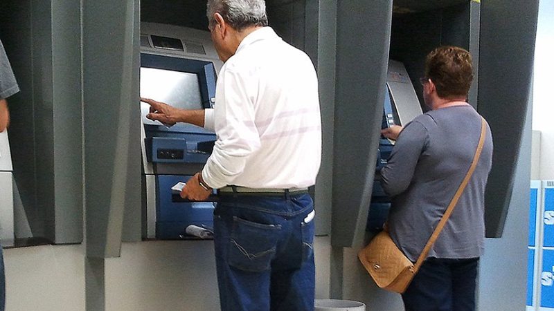 Senado pode votar multa para banco que faz consignado sem autorização