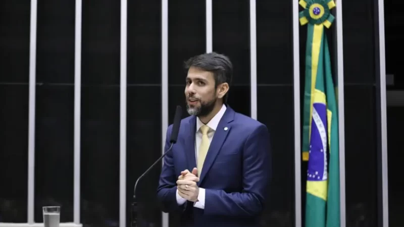 Deputado Pedro Lucas recusa convite para ser ministro das Comunicações