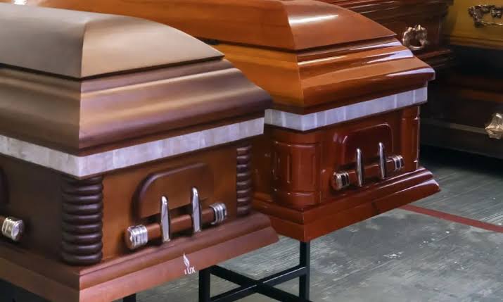 Funerária é condenada a indenizar famílias por troca de corpos