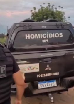 Homem que alegou paralisia para cumprir prisão domiciliar é recapturado ao pular muros durante tentativa de fuga