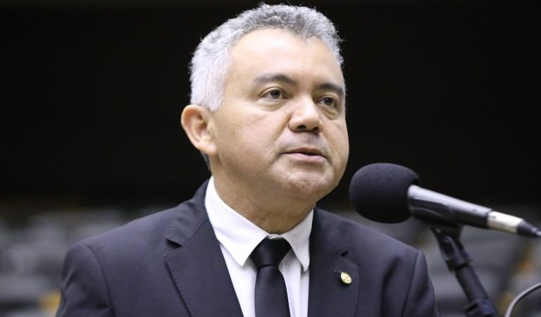 Comissão aprova campanhas para desestimular divulgação de autores de ataques em escolas