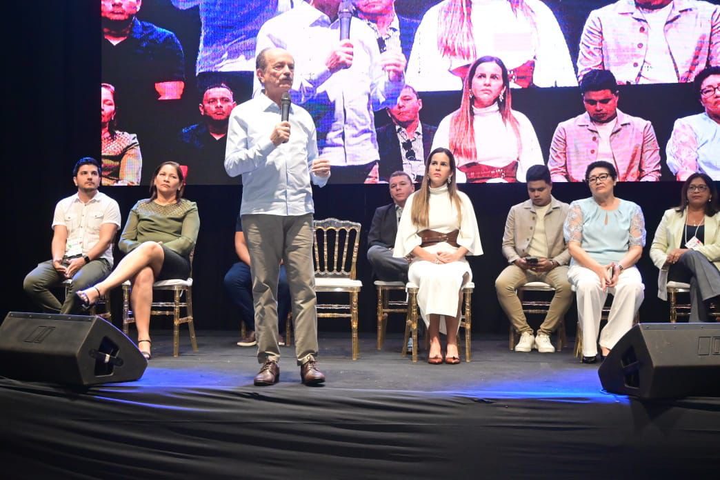 Dr. Julinho participa de encontro para capacitação de profissionais da educação do Nordeste