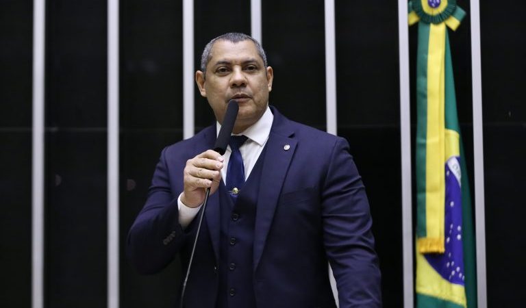 Comissão debate porte de arma para vigilantes fora do horário de serviço
