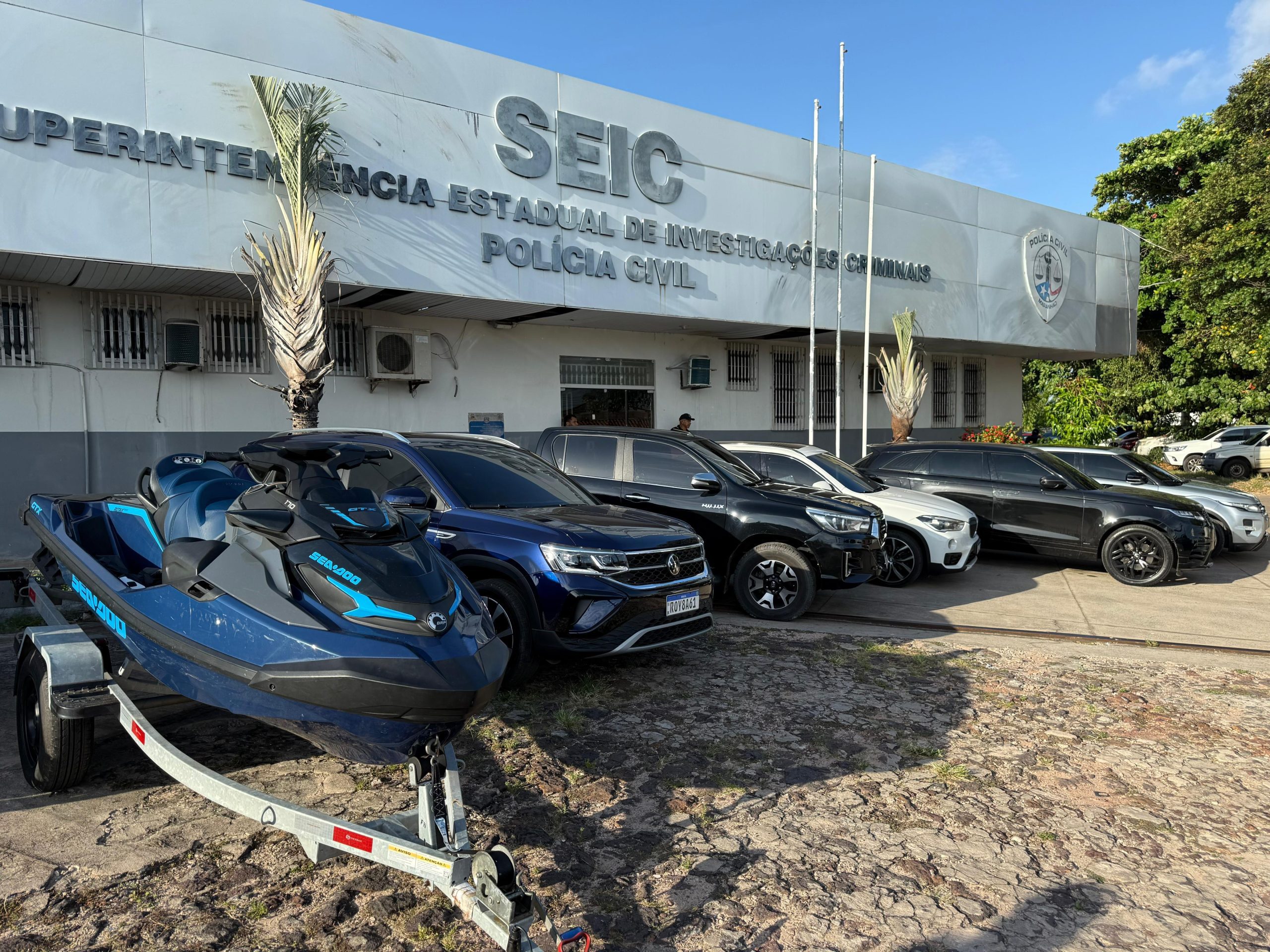 Polícia Civil apreende veículos de luxo e bens de influenciadores investigados por promover jogos de azar em São Luís