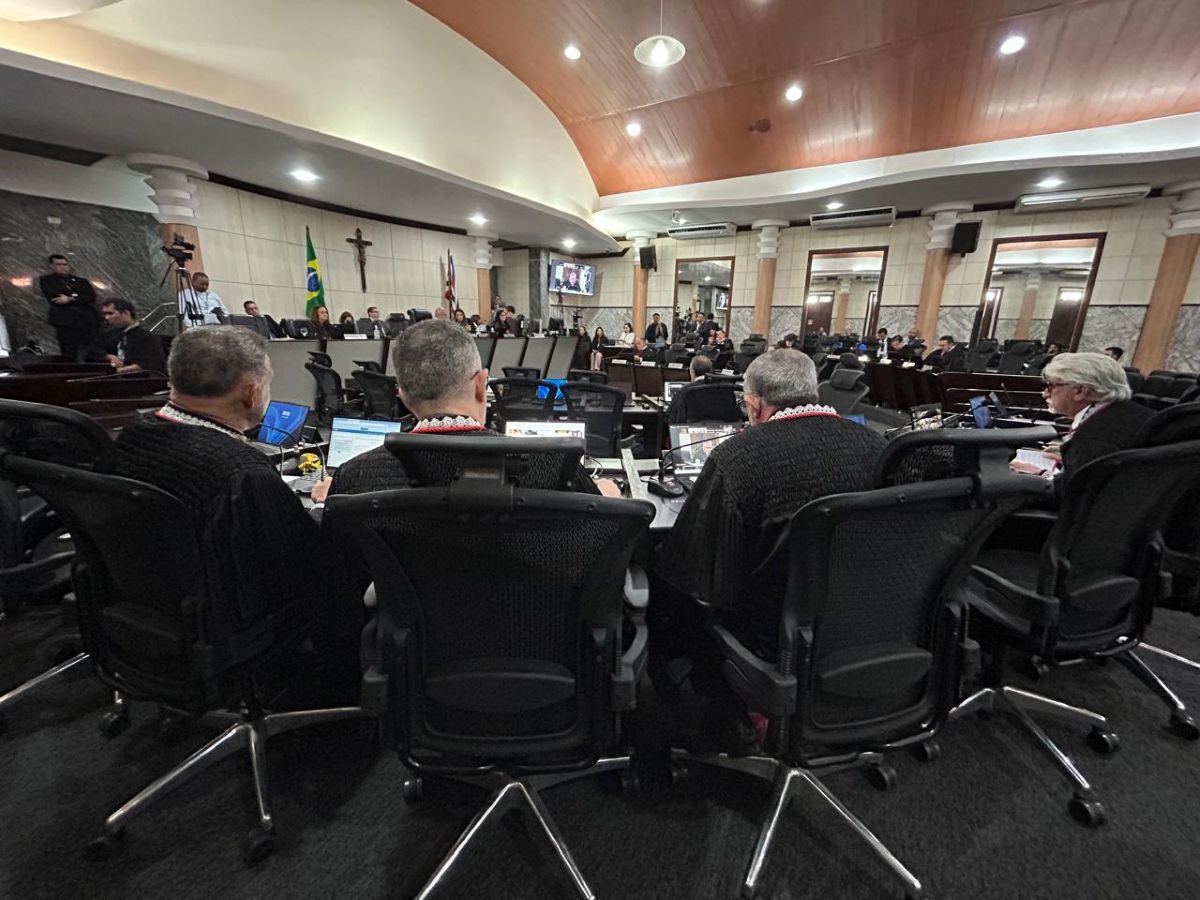 Justiça suspende lei que aumentou salário de secretários de Presidente Dutra
