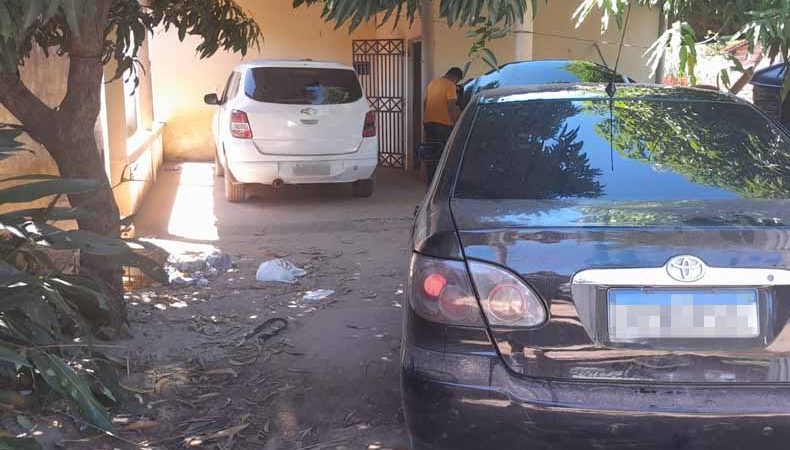 Operação no PI encontra capas de coletes da polícia do Maranhão em imóvel usado para desmanche de veículos roubados