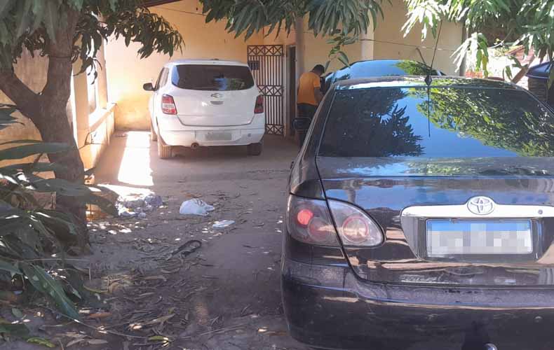 Operação no PI encontra capas de coletes da polícia do Maranhão em imóvel usado para desmanche de veículos roubados