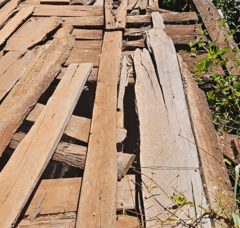 Bens de prefeito e empresário são bloqueados por causa de reforma superfaturada de ponte