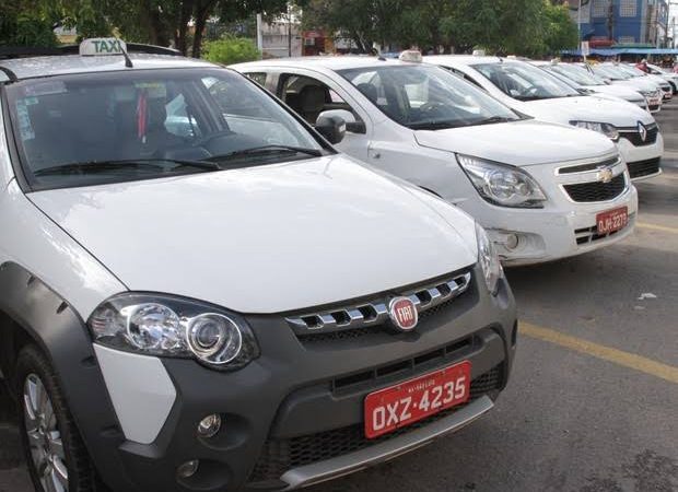 Comissão do Senado aprova projeto que permite transferência de licença de táxi como herança