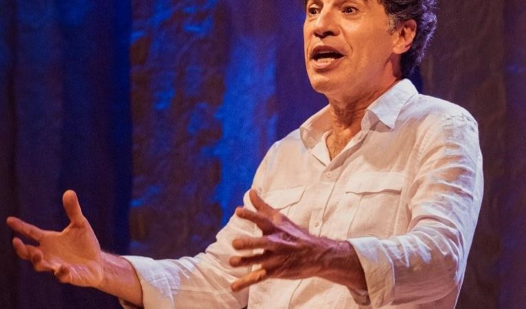 Caixa apresenta o espetáculo autobiografia autorizada, de Paulo Betti em São Luís
