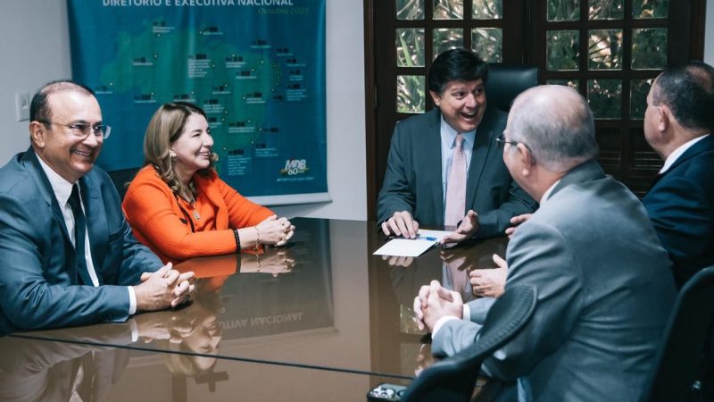 Iracema Vale e Carlos Brandão participam de reunião com presidente do MDB e aumentam rumores sobre troca de partido