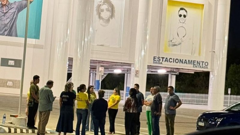 Prisão de Bolsonaro gera manifestações de apoio ao ex-presidente e novas críticas a Alexandre de Moraes