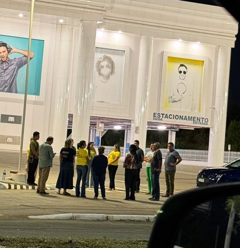 Prisão de Bolsonaro gera manifestações de apoio ao ex-presidente e novas críticas a Alexandre de Moraes